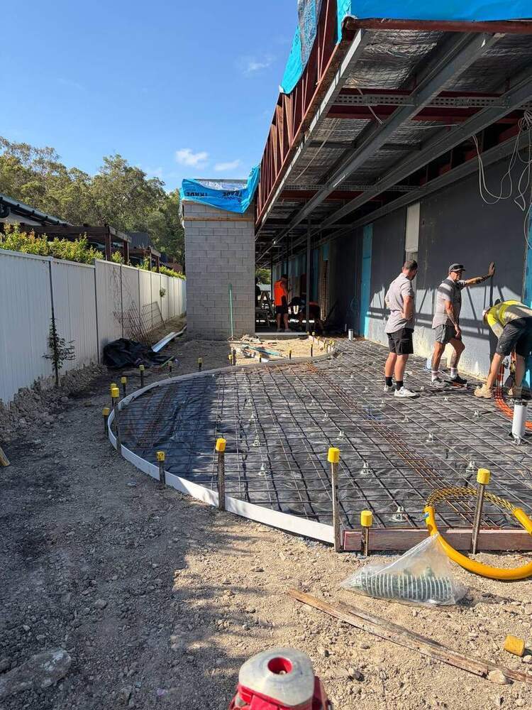 Crew preparing curved formwork and reo for commercial slab